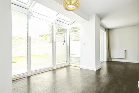 5 Hobson Avenue, Trumpington, Cambridge, CB2 9EG