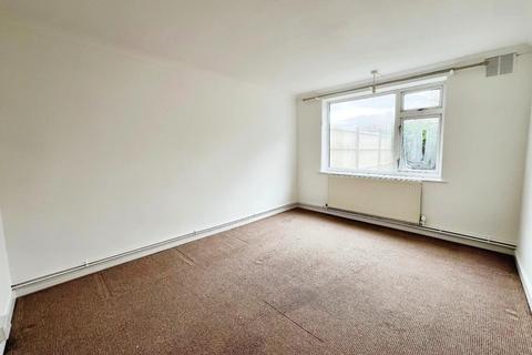 2 bedroom maisonette for sale, Selsey Close, Stonehouse Estate, Coventry
