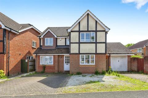 4 bedroom detached house for sale, Earls Lane, Cippenham