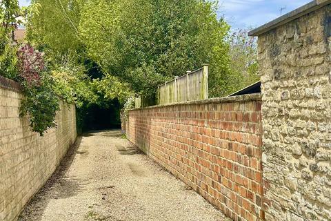 2 bedroom bungalow for sale, The Avenue, Cirencester