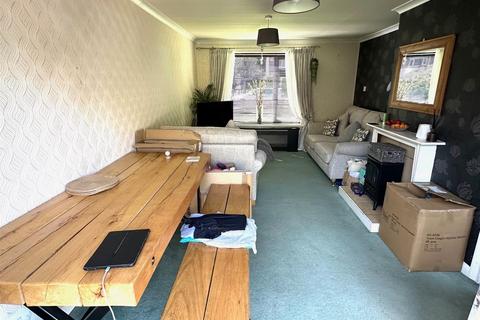 2 bedroom end of terrace house to rent, Tongham Road, Aldershot GU12