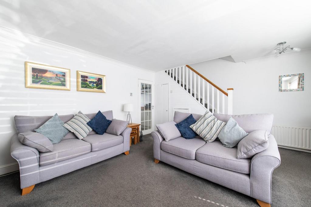 Lonsdale Crescent, Dartford 3 bed semidetached house for sale £400,000