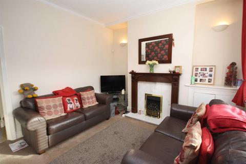2 bedroom terraced house to rent, Dudley Road, Sale