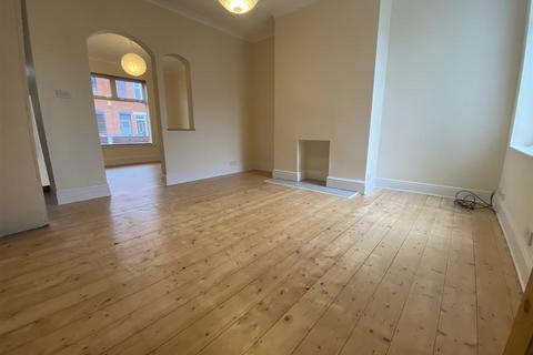 2 bedroom end of terrace house to rent, Crossley Road, Sale