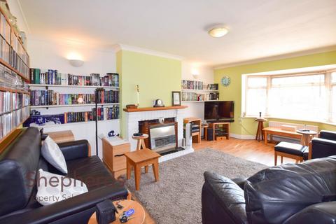 2 bedroom flat for sale, Chadwell Avenue, Cheshunt EN8