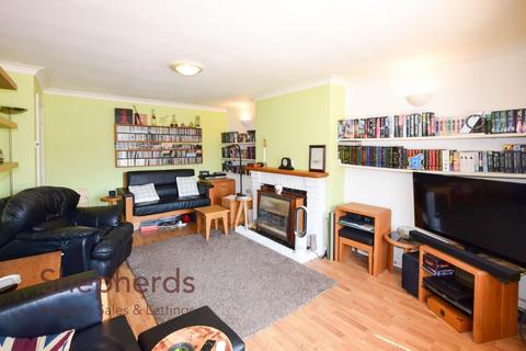 2 bedroom flat for sale, Chadwell Avenue, Cheshunt EN8