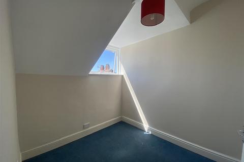 2 bedroom flat to rent, Athol Road, 7, Manchester M16