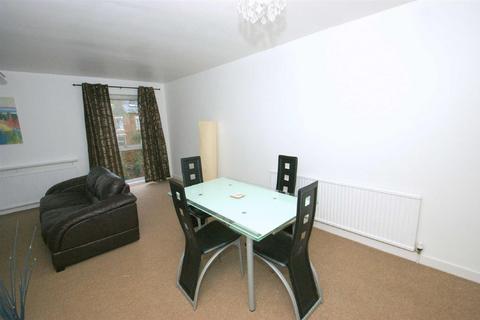 2 bedroom flat to rent, Park Villa Court, Leeds