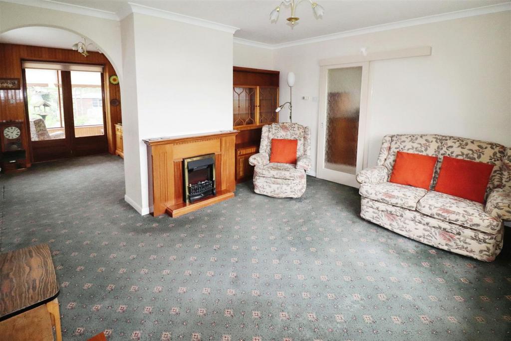 Woodlands Road, Bedworth 3 bed detached house for sale £329,950