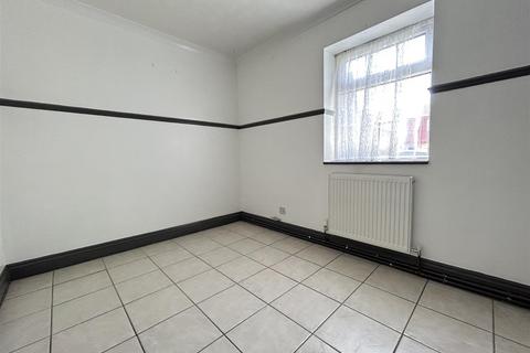 3 bedroom end of terrace house to rent, Maple Road, Sandy