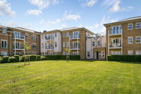 2 bedroom penthouse to rent, Dyas Road, Sunbury-On-Thames