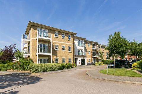 2 bedroom penthouse for sale, Dyas Road, Sunbury-On-Thames