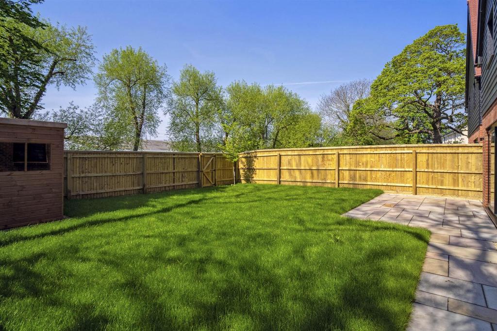 69764 4 5 Farm Court (19) low.jpg