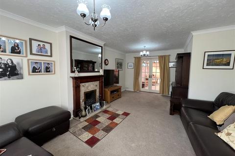 4 bedroom semi-detached house for sale, Clwyd Avenue, Aberdare CF44