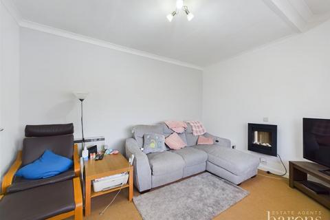 6 Dancers Meadow, Sherborne St John, Basingstoke, RG24 9LT