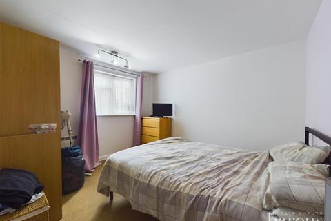 6 Dancers Meadow, Sherborne St John, Basingstoke, RG24 9LT