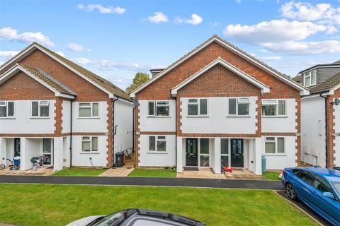 6 Arden Close, Hayes, UB4 9UZ