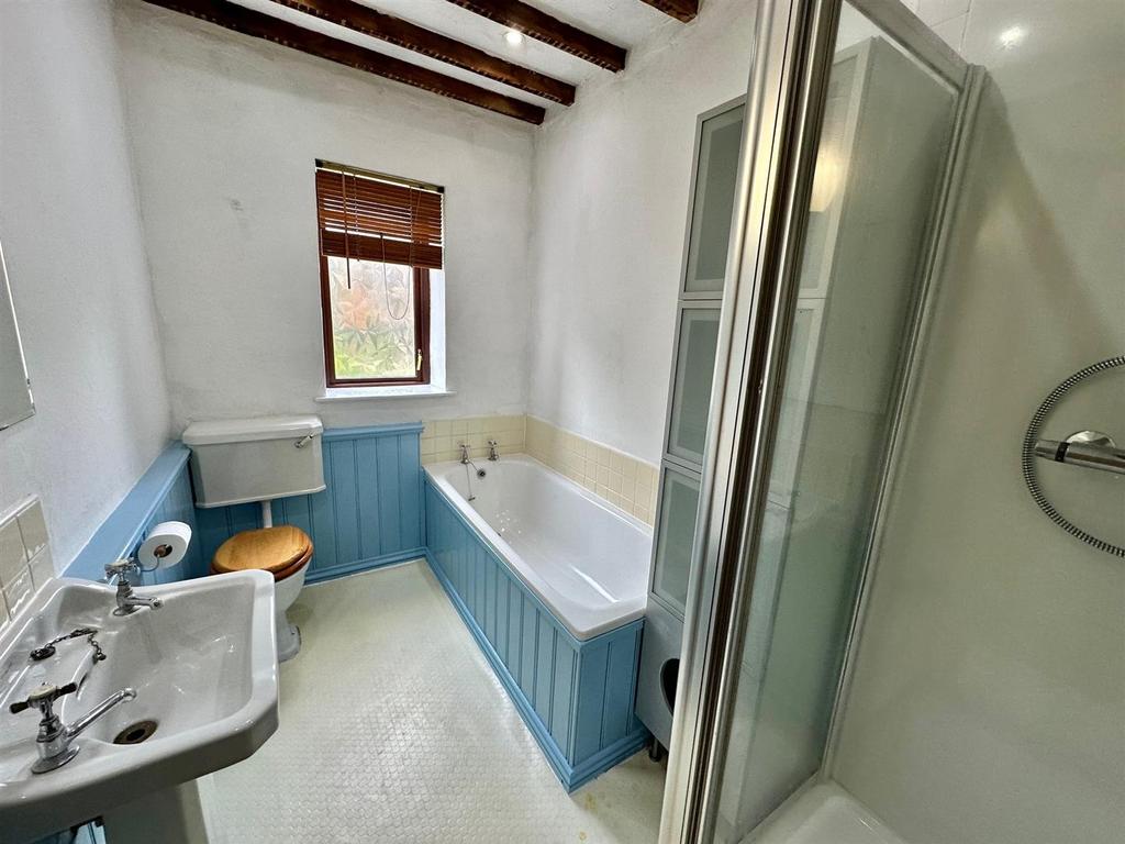 Kilpin Hill Lane, Dewsbury 3 bed cottage for sale £180,000