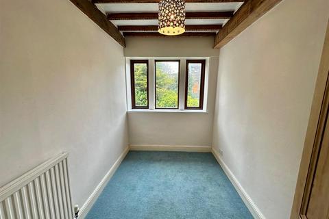 3 bedroom cottage for sale, Kilpin Hill Lane, Dewsbury