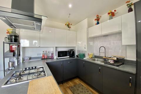 2 bedroom flat for sale, Landelle Court, Brabazon Road, Hounslow, TW5 9LS