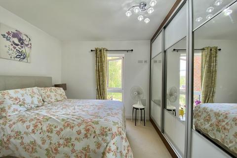 2 bedroom flat for sale, Landelle Court, Brabazon Road, Hounslow, TW5 9LS