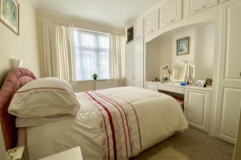 2 bedroom maisonette for sale, Cherrydown Avenue, London