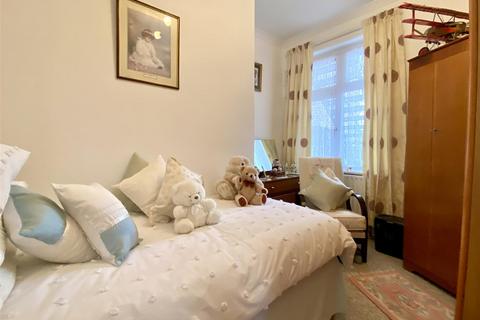 2 bedroom maisonette for sale, Cherrydown Avenue, London