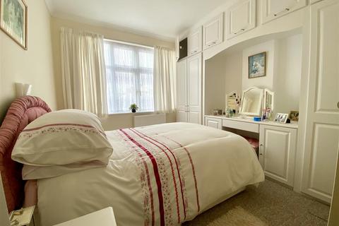 159 Cherrydown Avenue, London, E4 8DZ