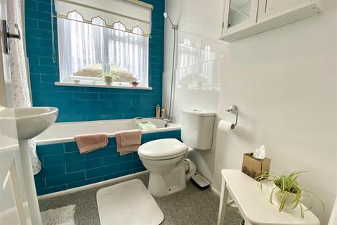 159 Cherrydown Avenue, London, E4 8DZ