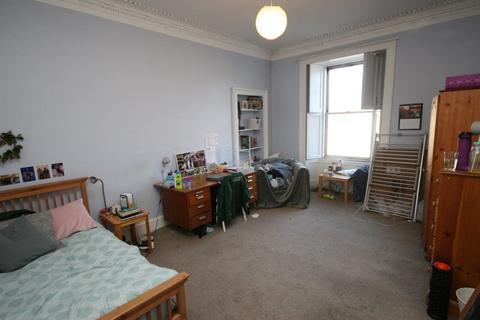4 bedroom flat to rent, West Preston Street, Edinburgh