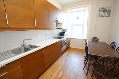 4 bedroom flat to rent, West Preston Street, Edinburgh