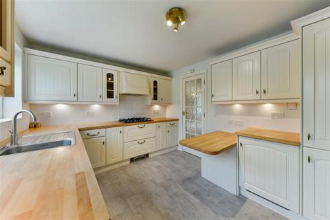 4 bedroom detached house for sale, Russells, Tadworth