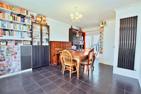 3 bedroom end of terrace house for sale, Croxdale Road, Borehamwood