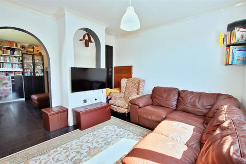 172 Croxdale Road, Borehamwood, WD6 4QE