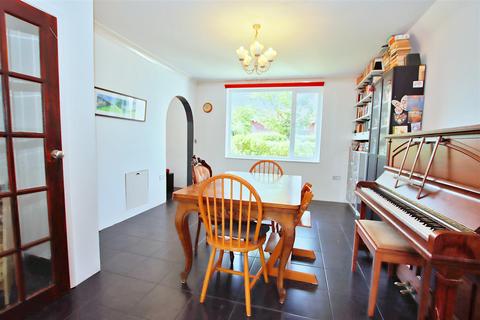 172 Croxdale Road, Borehamwood, WD6 4QE