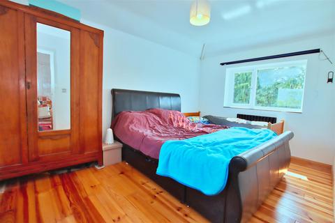 172 Croxdale Road, Borehamwood, WD6 4QE