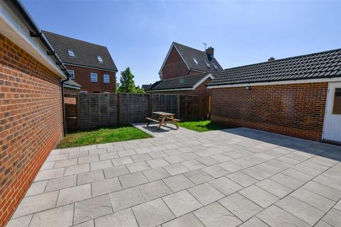 5 bedroom detached house for sale, The Runway, Hatfield