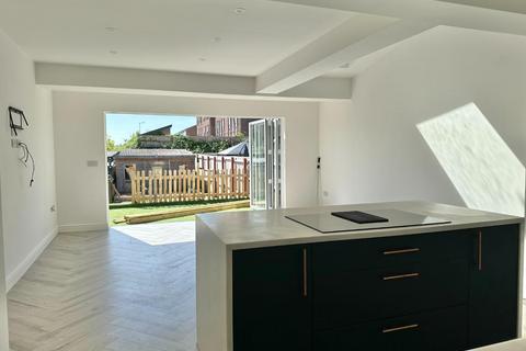 4 bedroom terraced house for sale, Cranbrook Road, Queens Park, Northampton NN2