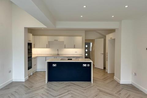 16 Cranbrook Road, Northampton, NN2 6JT