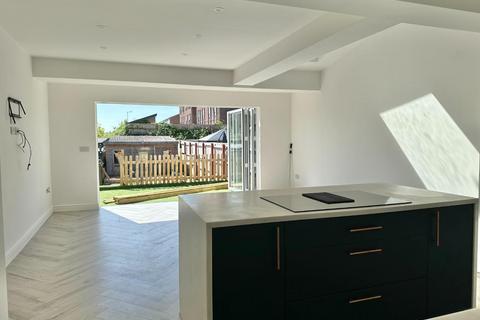 16 Cranbrook Road, Northampton, NN2 6JT