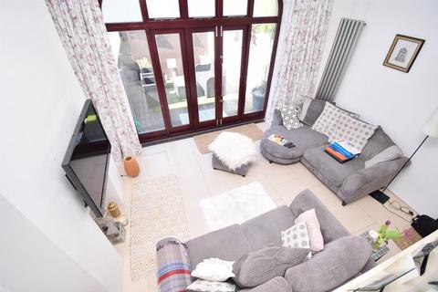 2 bedroom terraced house to rent, Grey Gables, Wakefield WF4