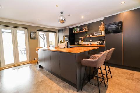 10 Elgar Walk, Stanley, Wakefield, WF3 4PZ