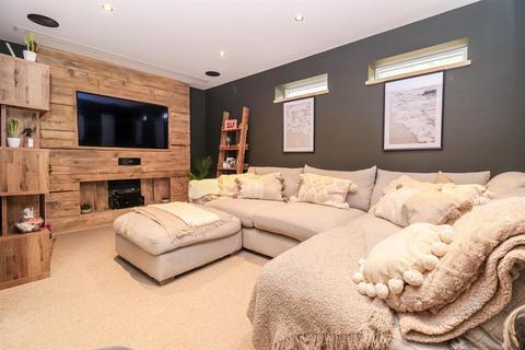 10 Elgar Walk, Stanley, Wakefield, WF3 4PZ