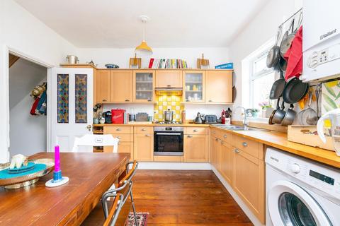 32 Narroways Road, Bristol, BS2 9XB