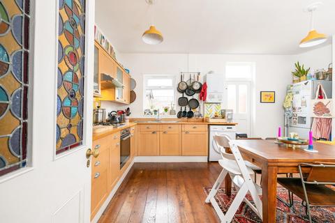32 Narroways Road, Bristol, BS2 9XB