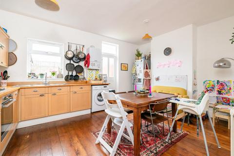 32 Narroways Road, Bristol, BS2 9XB