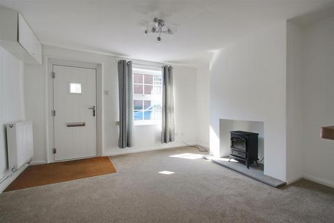 2 bedroom end of terrace house to rent, Charles Street, Tring