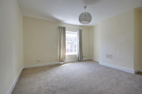 2 bedroom end of terrace house to rent, Charles Street, Tring