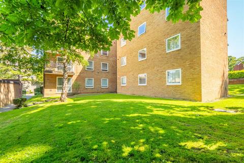 Flat 7, 1 Ventnor Road, Sutton, SM2 6BT