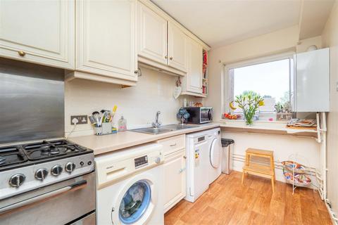 Flat 7, 1 Ventnor Road, Sutton, SM2 6BT